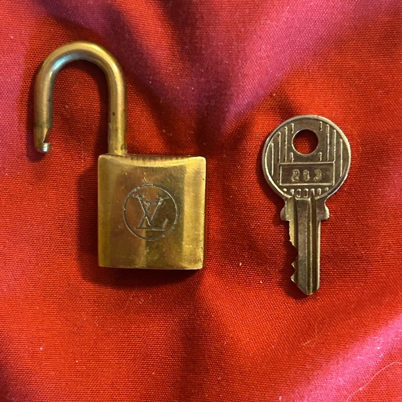 Lv lock and key #213 - Picture 1 of 7